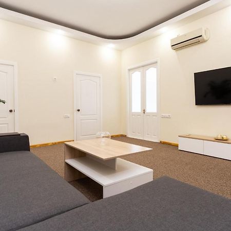 Apartment Center Of Odessa Esterno foto