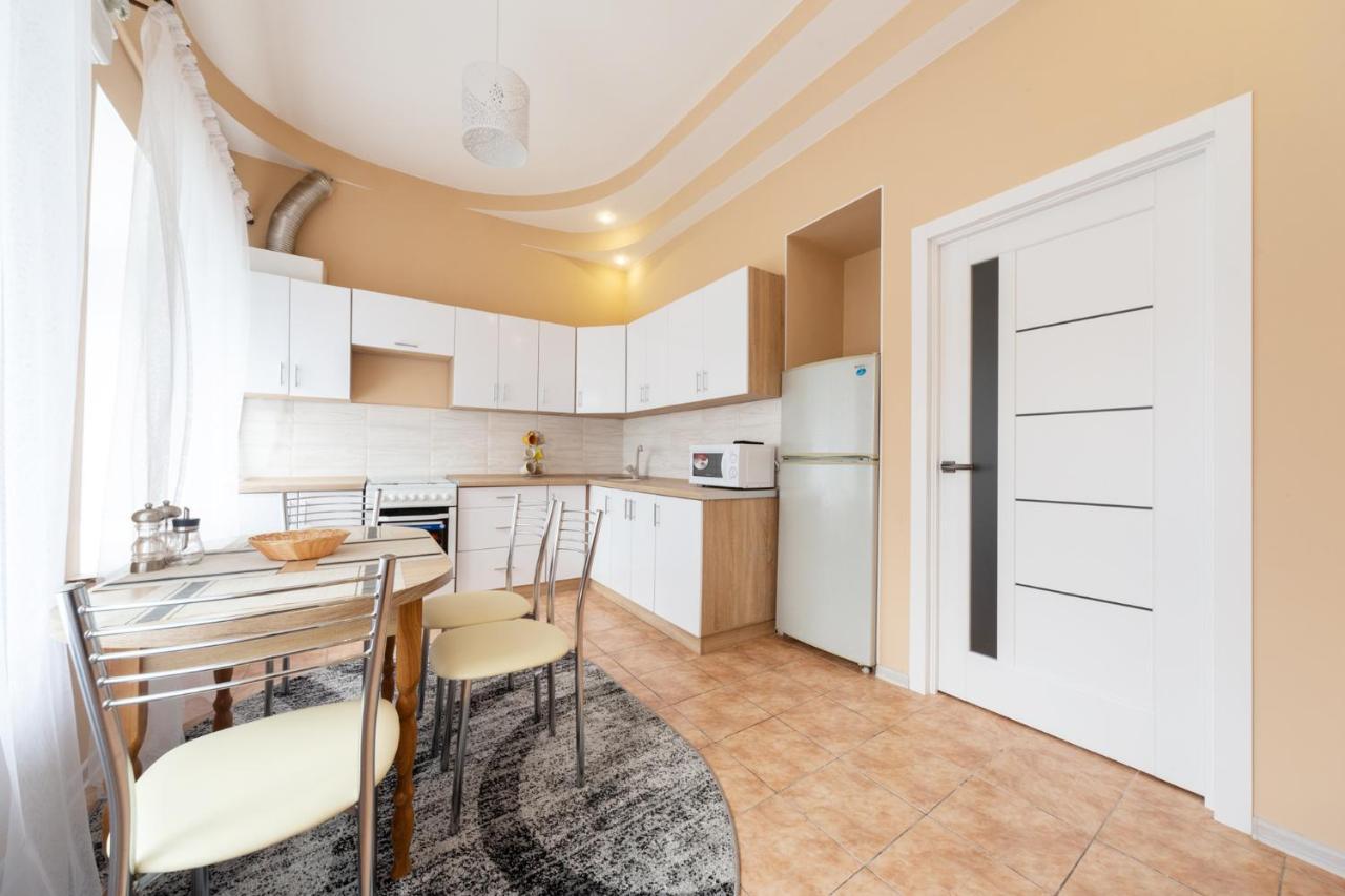 Apartment Center Of Odessa Esterno foto