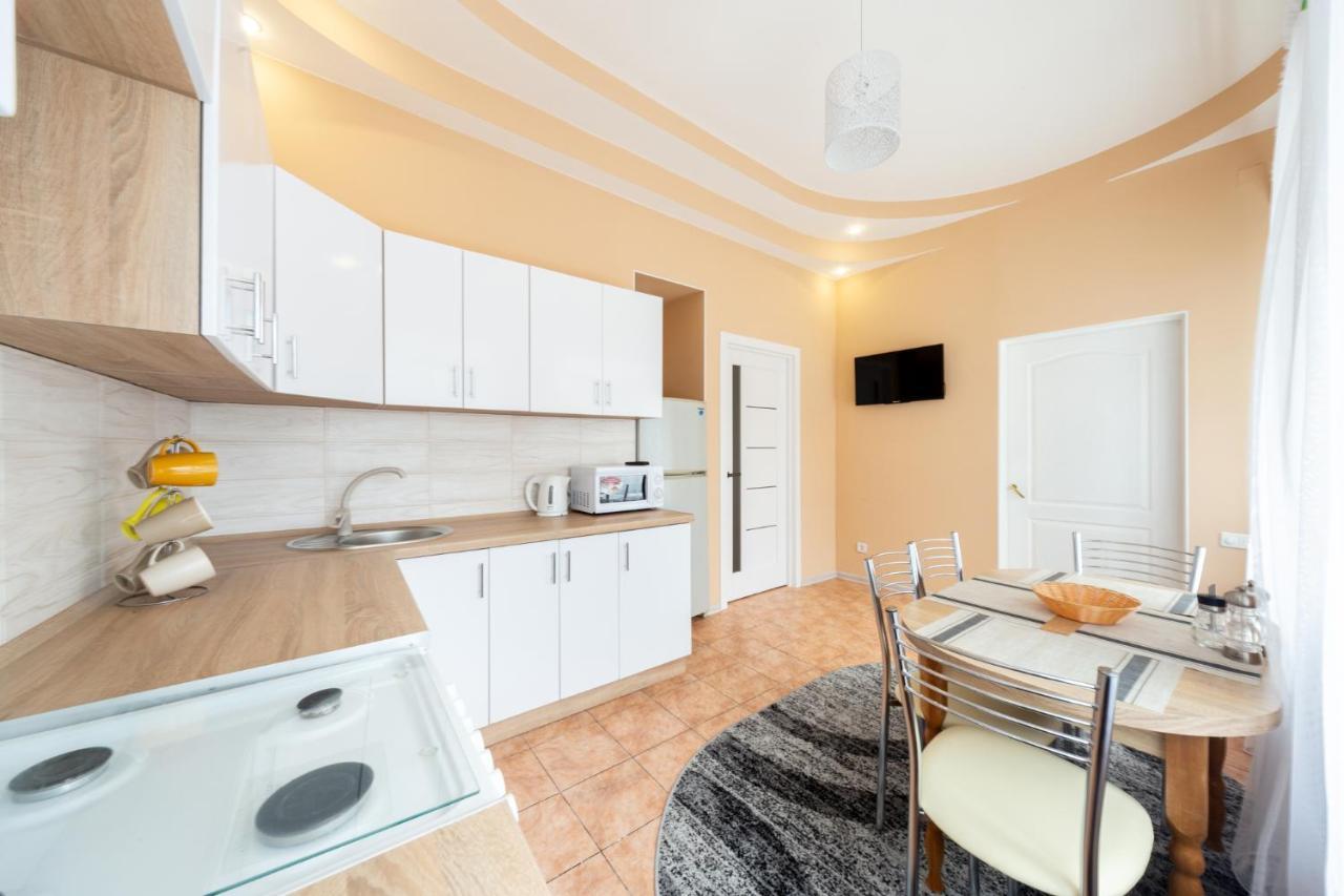 Apartment Center Of Odessa Esterno foto