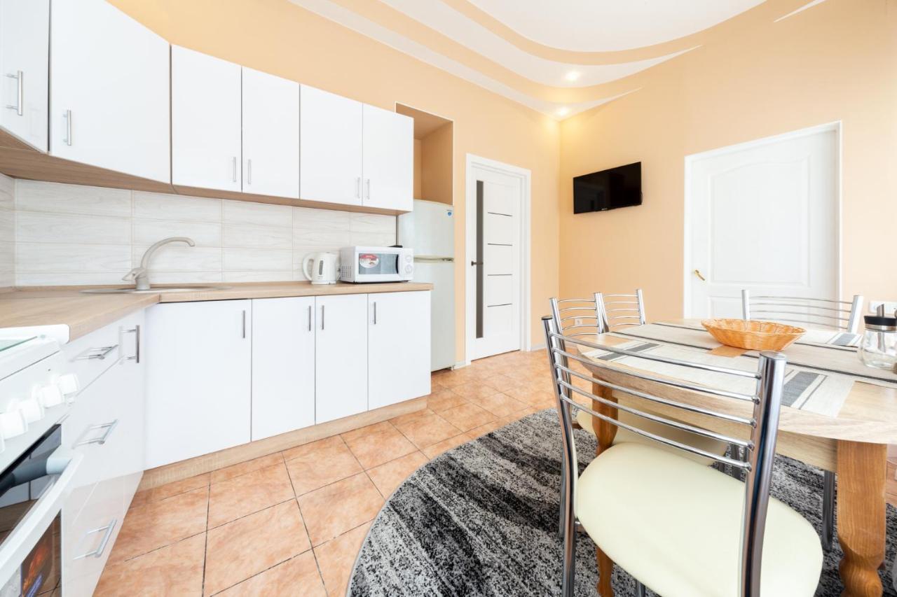 Apartment Center Of Odessa Esterno foto