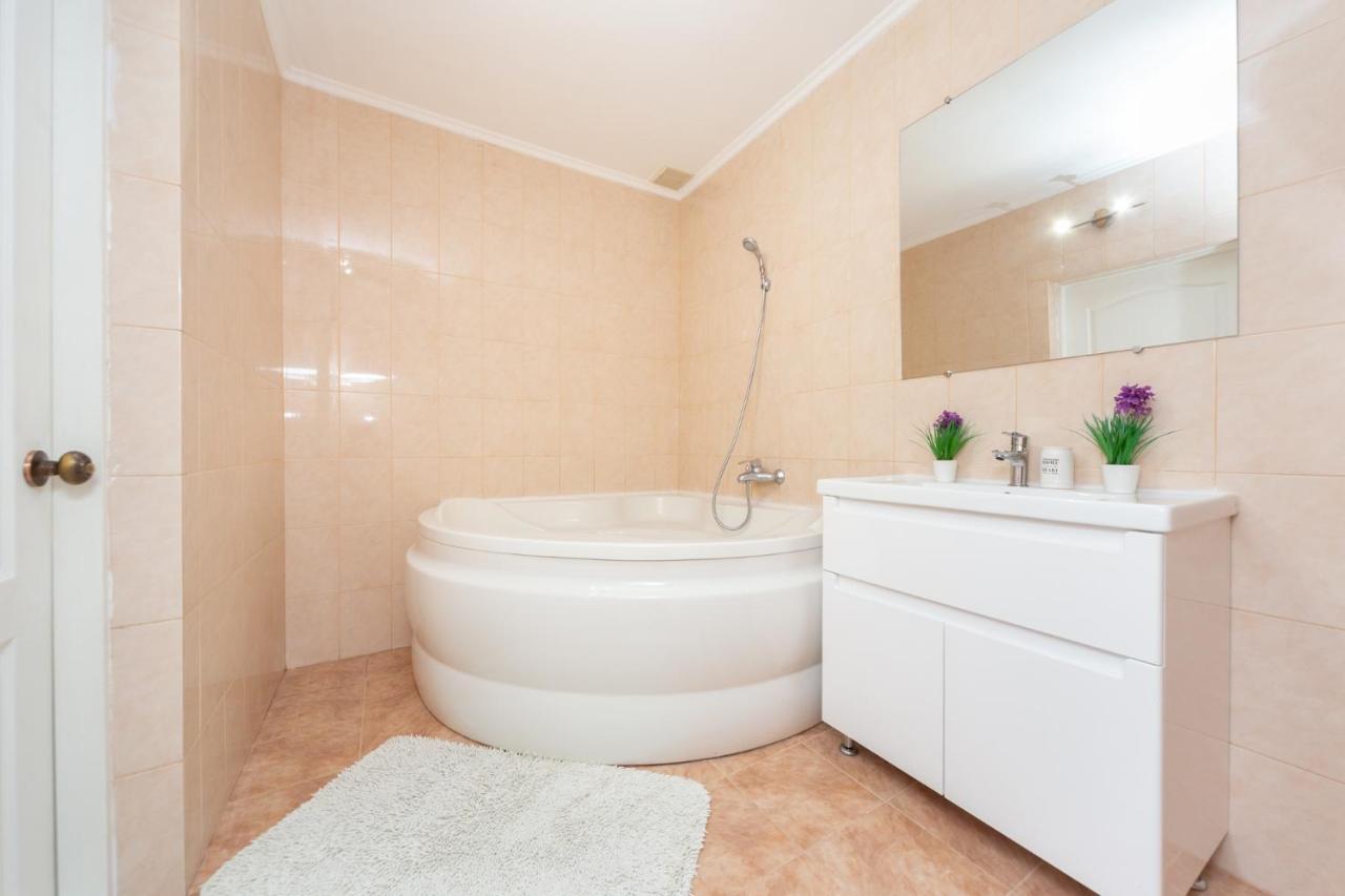 Apartment Center Of Odessa Esterno foto