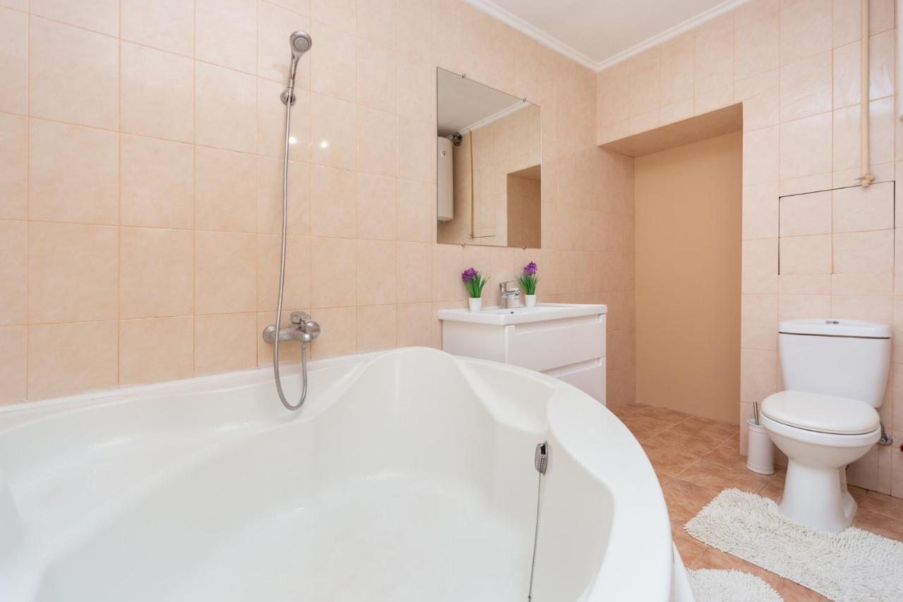 Apartment Center Of Odessa Esterno foto