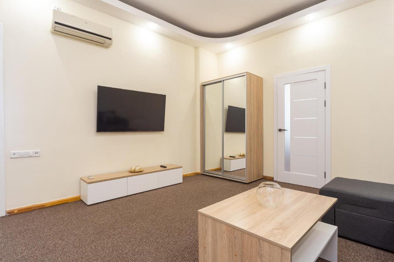 Apartment Center Of Odessa Esterno foto