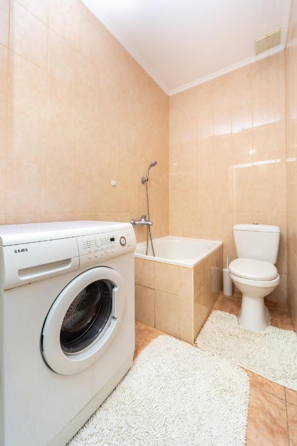 Apartment Center Of Odessa Esterno foto